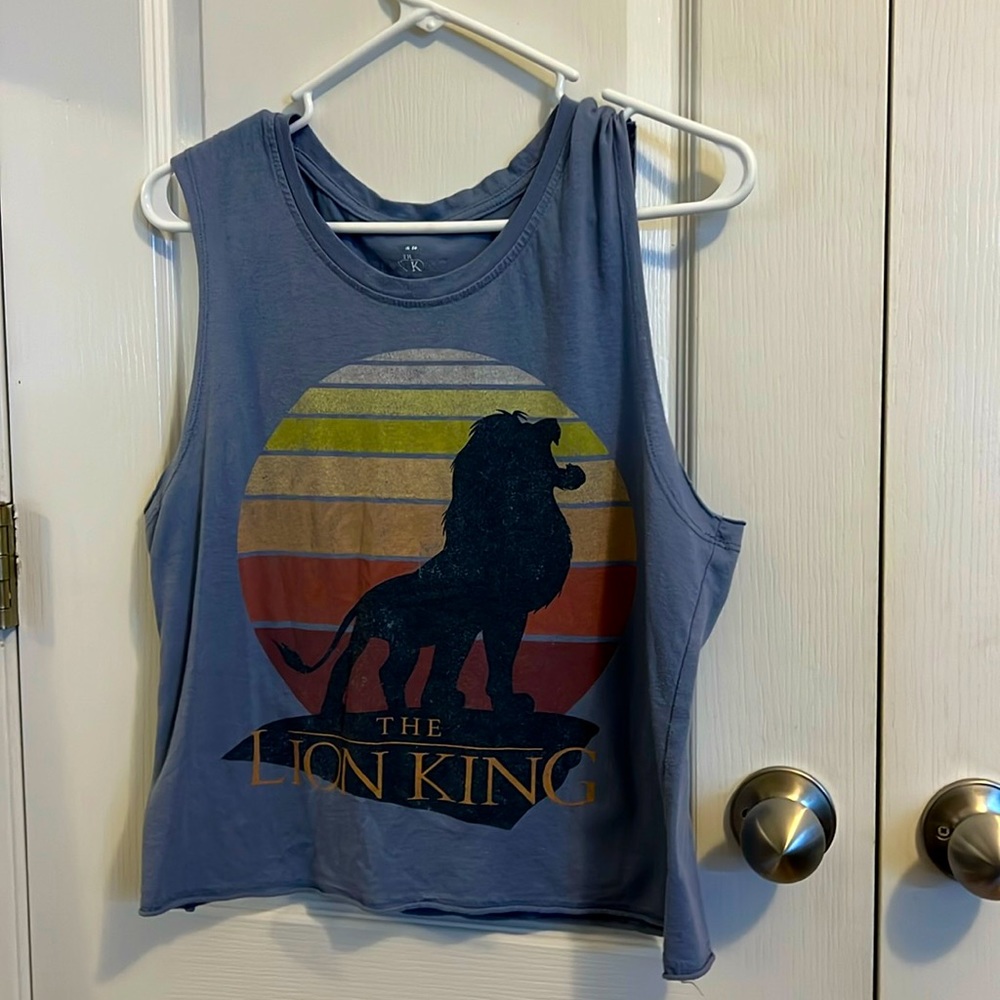 Lion King Semi crop cut off tshirt. Size Large